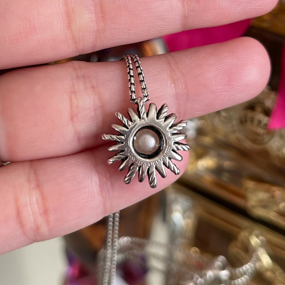 Auth David Yurman 18” Pearl Starburst Necklace - Picture 3 of 7